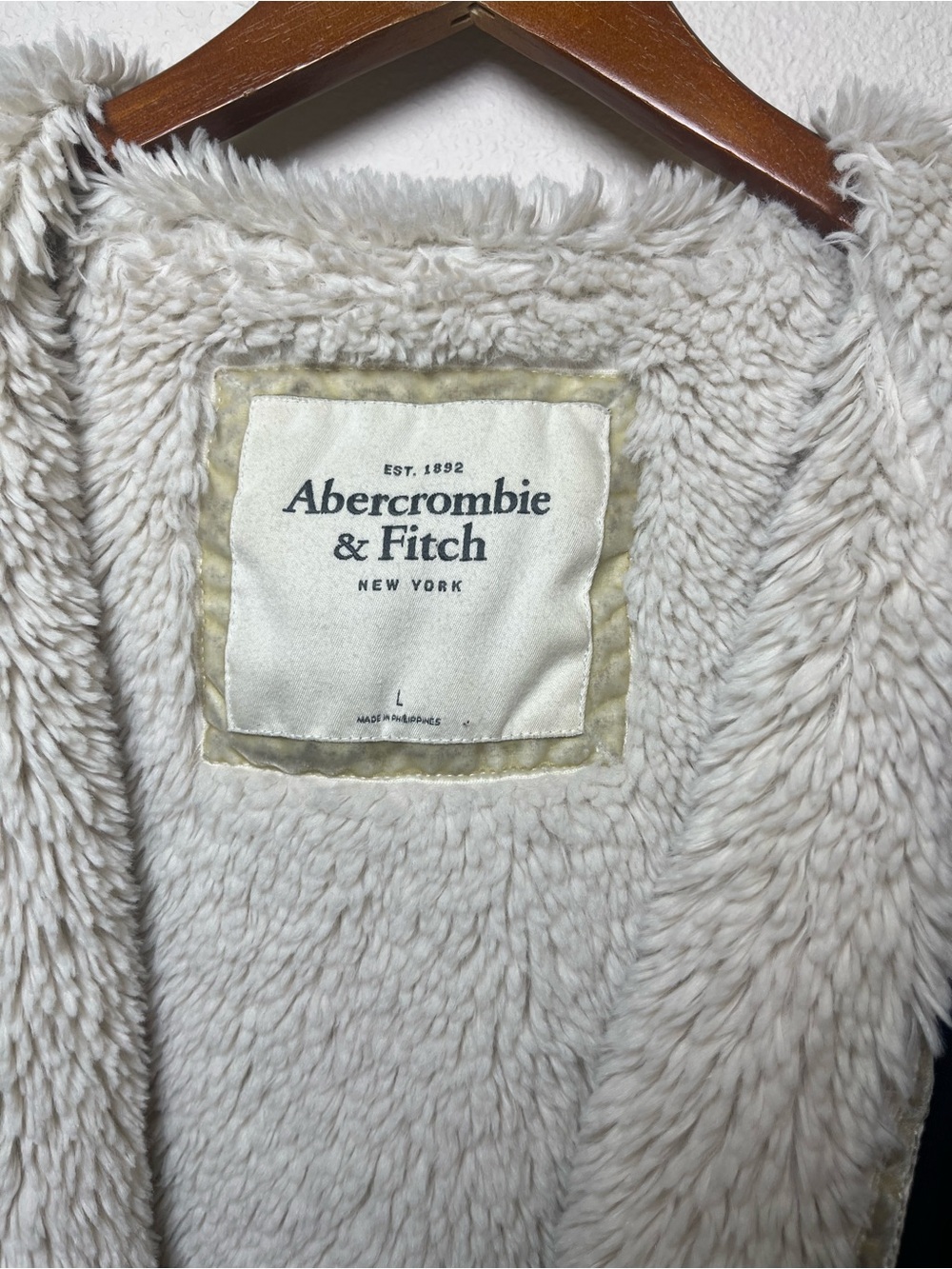 Abercrombie & Fitch Vintage Y2K Navy Hooded button up with Cream Sherpa Lining - Picture 4 of 7